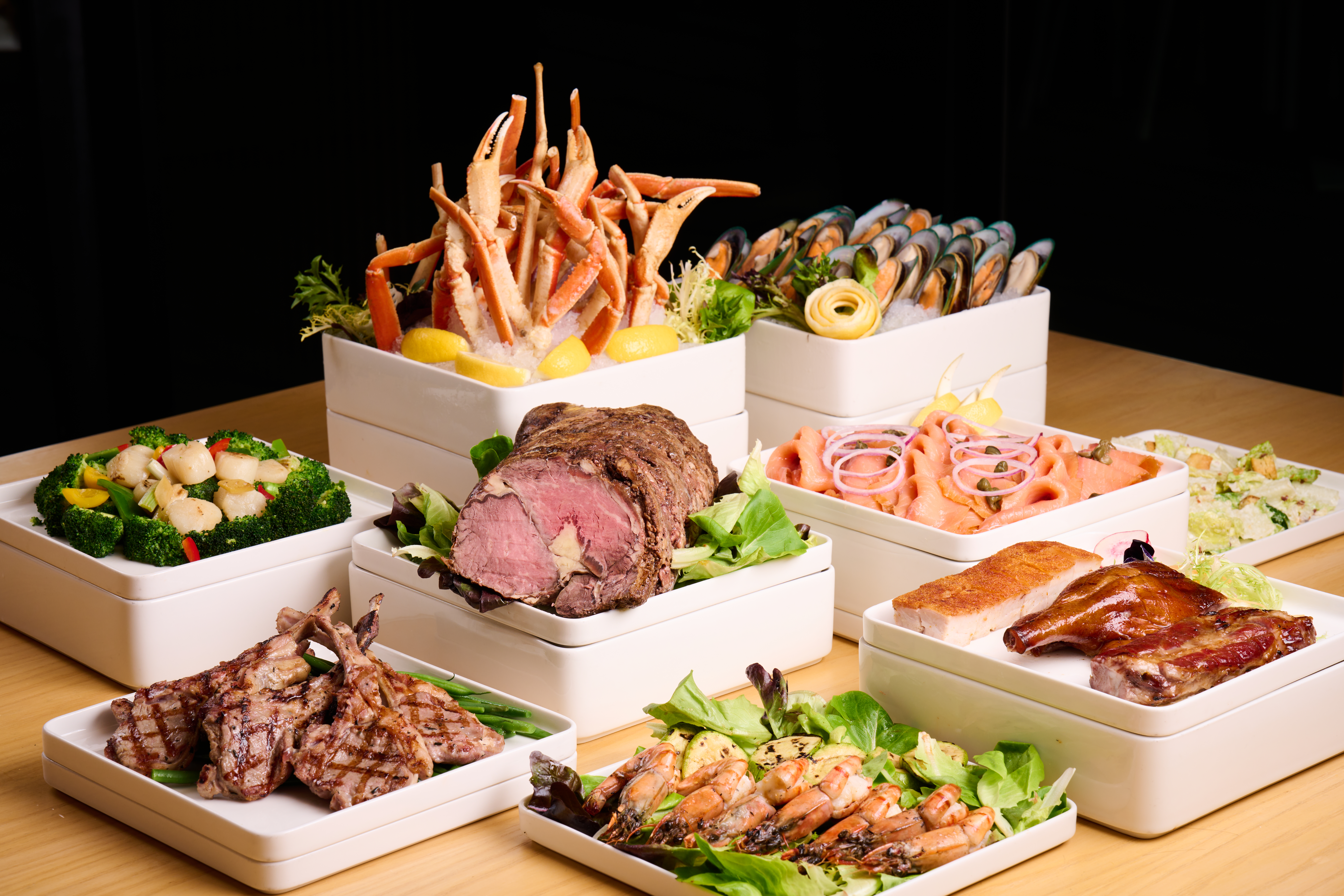 坐落西九文化區的嶄新全日餐飲概念餐廳ADD+ 全新推出周末自助晚餐，多國滋味包羅萬有，共呈獻數十款食物選擇