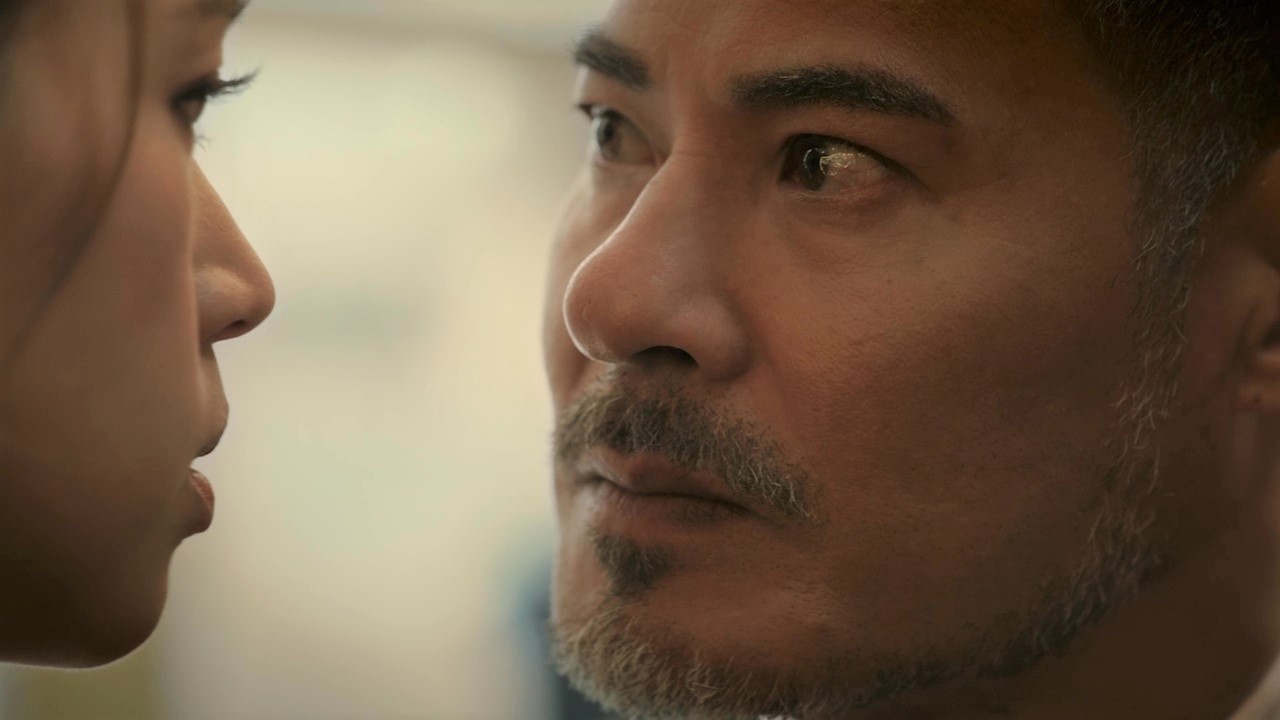 黃智賢單憑數句對白盡顯張力,將整個緊張氣氛推向最高點,演技可謂爐火純青。