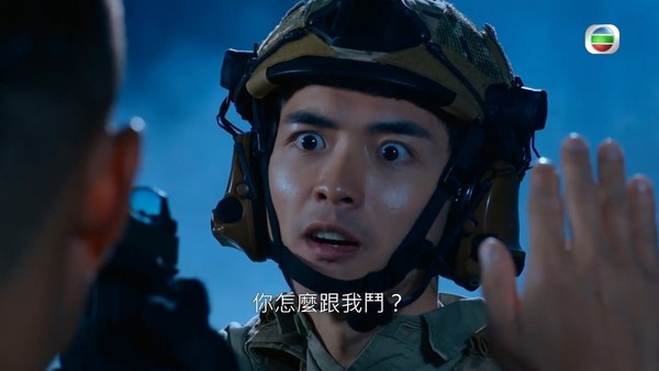 網民們直指「鏗少」目露凶光非常可怕。