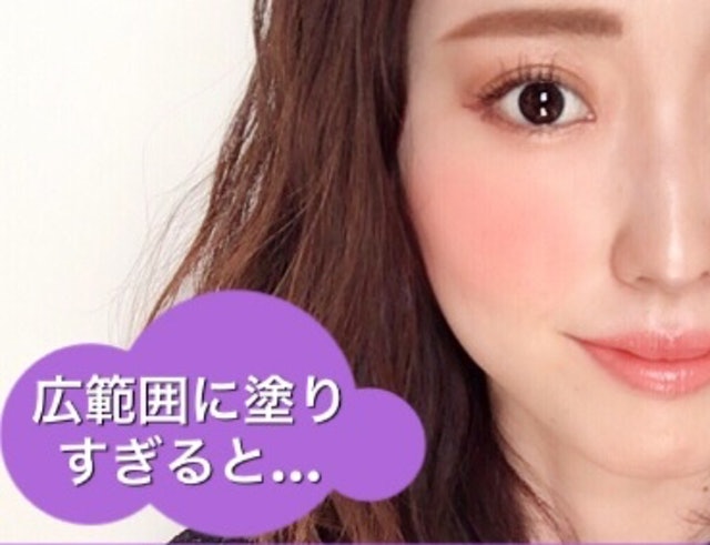 光線不足會使妝容顯得太濃或不自然，大大增加色差問題。