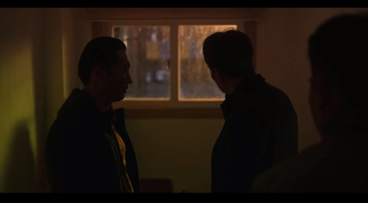 警長曾教育手下做壞事時要挑下雨天，因為這樣才能有助證據的「消失」，萬萬想不到這幫手下學以致用，最後在下雨天「處理」了他。