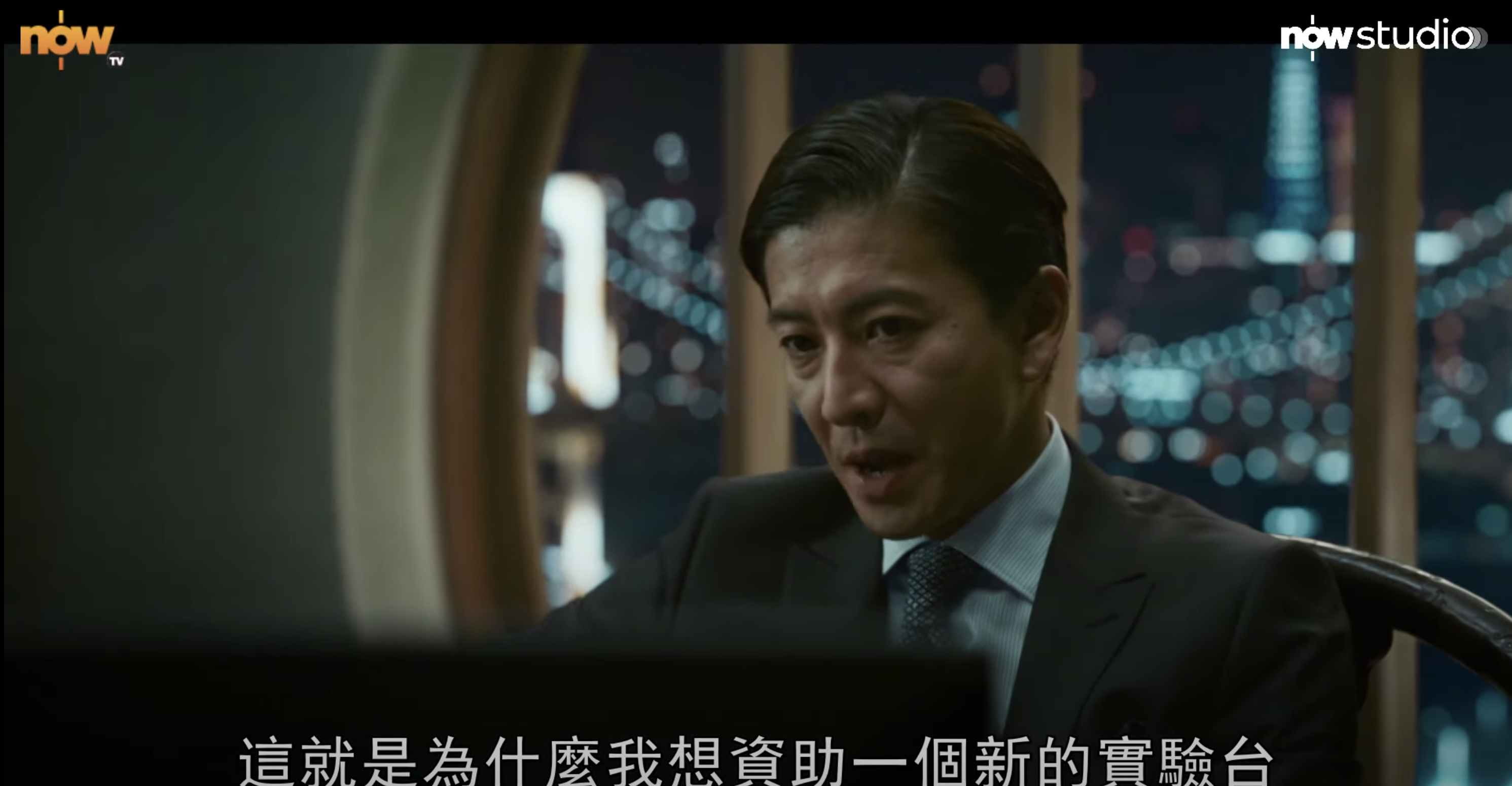 木村拓哉在劇中飾演一位日本慈善家
