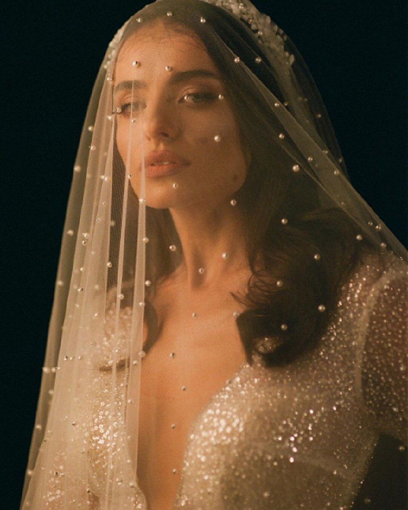 戴上之後是非常浪漫而優雅的新娘。