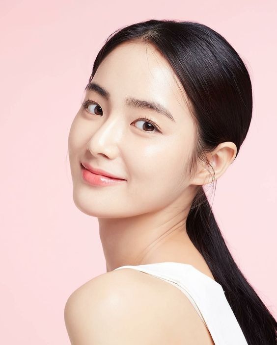 2023偽素顏妝重點：自然原生毛流感