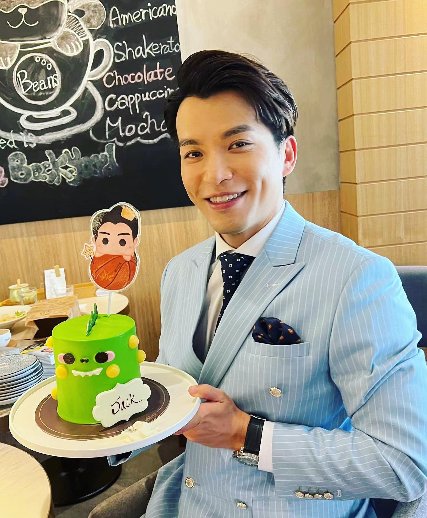 許家傑在2009年參加香港先生選舉，並以黑馬姿態奪得冠軍後正式加入TVB。