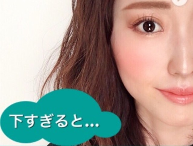 上妝時應避免在色偏、過暗的環境中化錯妝，同時亦要留意室內燈光有機會出現「食色」的情況。