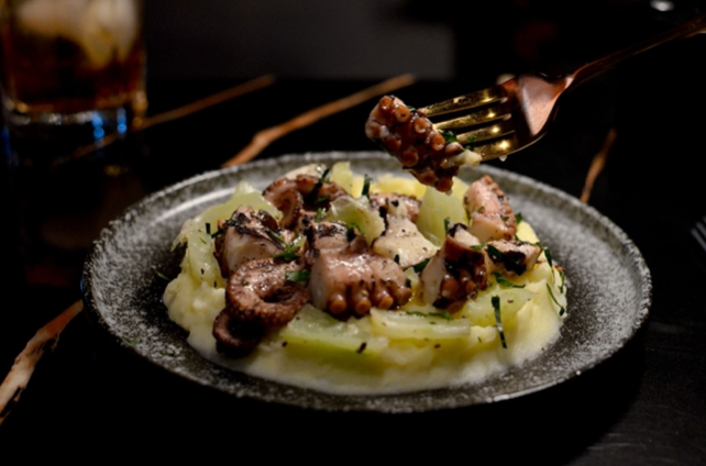 位於銅鑼灣的義大利餐廳Vivere以「享受生活」為主題的餐飲理念，所有的菜式均選取最新鮮且優質的材料