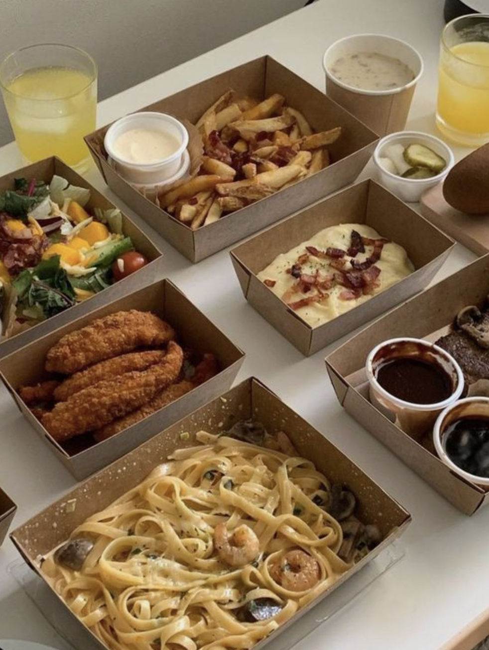 生活習慣往往會影響頭髮的健康生長，若是經常吃一些沒有健康的垃圾食物，如零食、汽水等等，也很容易出現脫髮的問題。