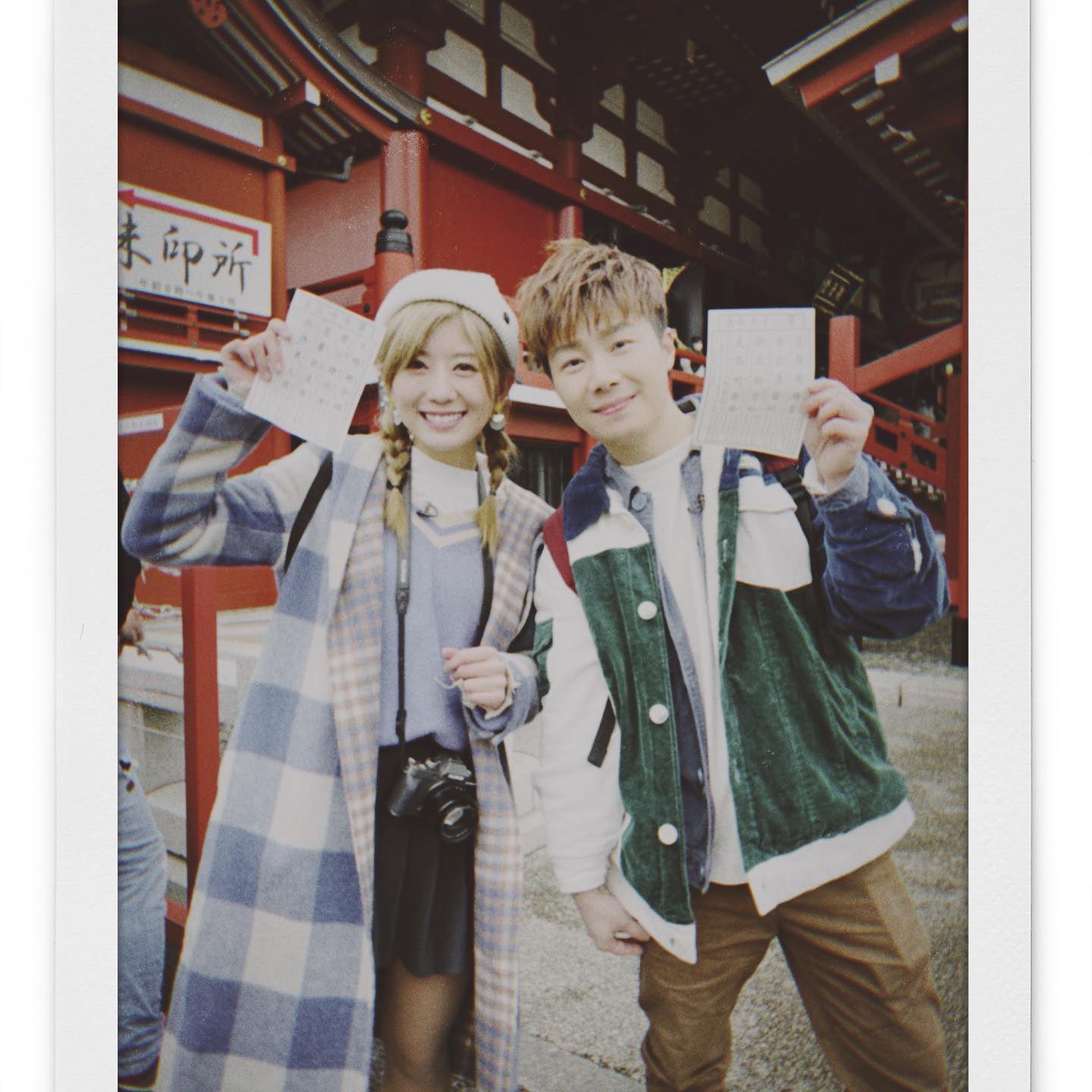 「嚴重懷疑兩個係拍拖，完全係情侶動作」、「唔講以為你哋公開戀情！」兩人擦出火花，更被封為TVB新CP。