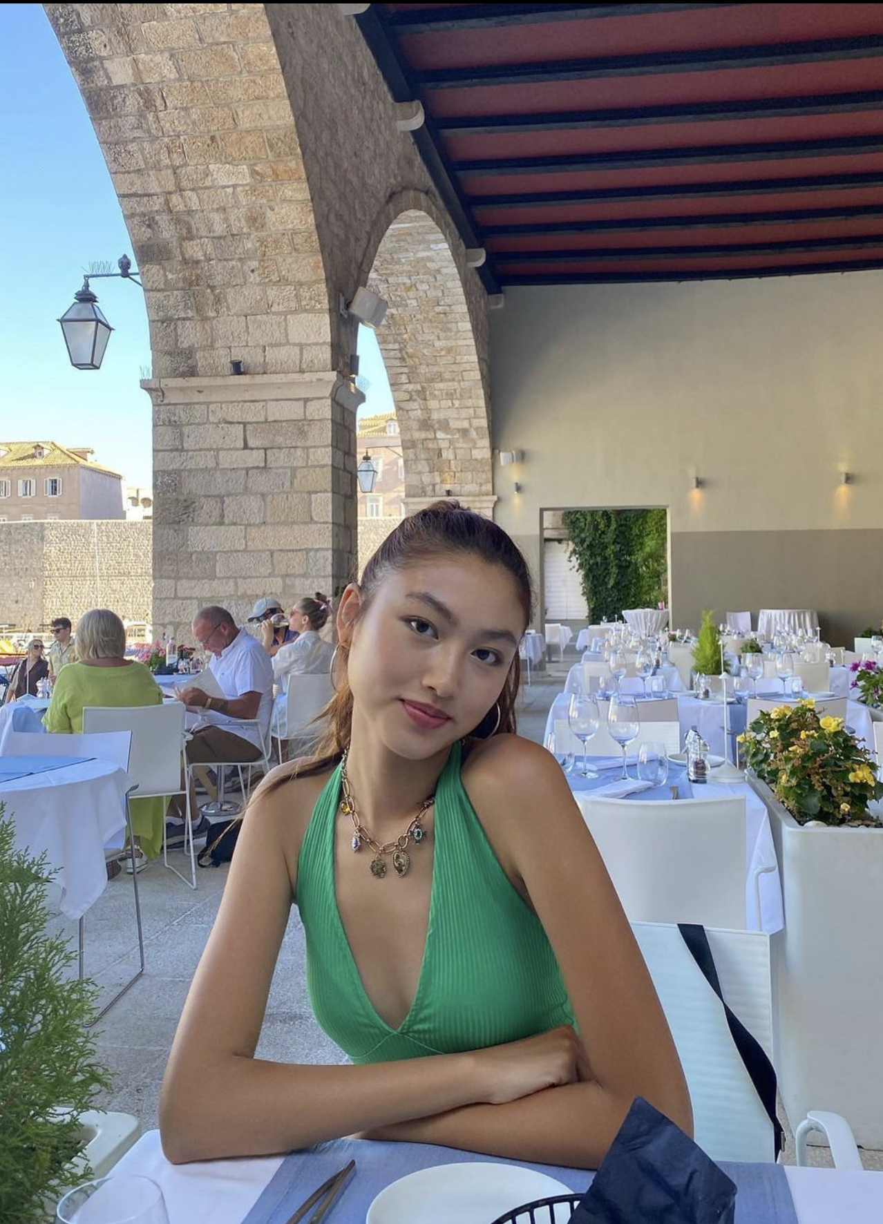 任晴佳雖然是星二代從小萬千寵愛,但琦琦對女兒的身教和教育相當注重。