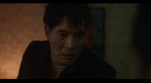 劇中朴涎鎮和母親之所以如此囂張，作惡多端，全憑背後有警長利用職務之便幫她們撐腰