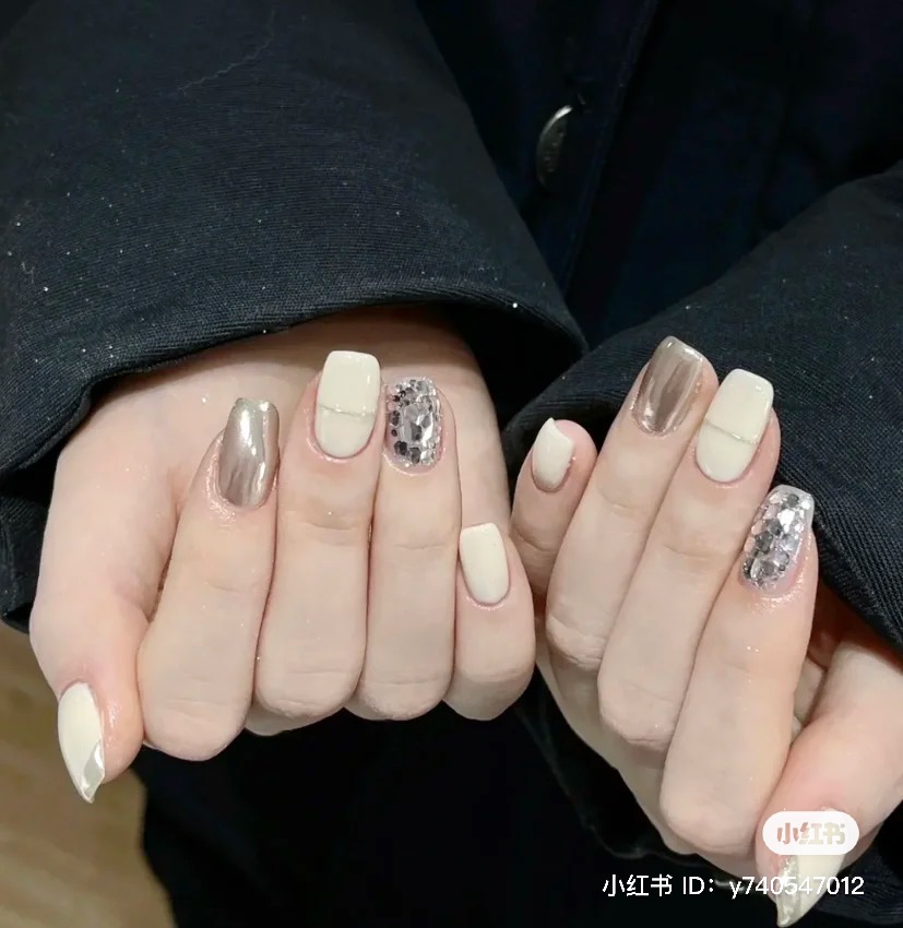2023春夏美甲:閃石