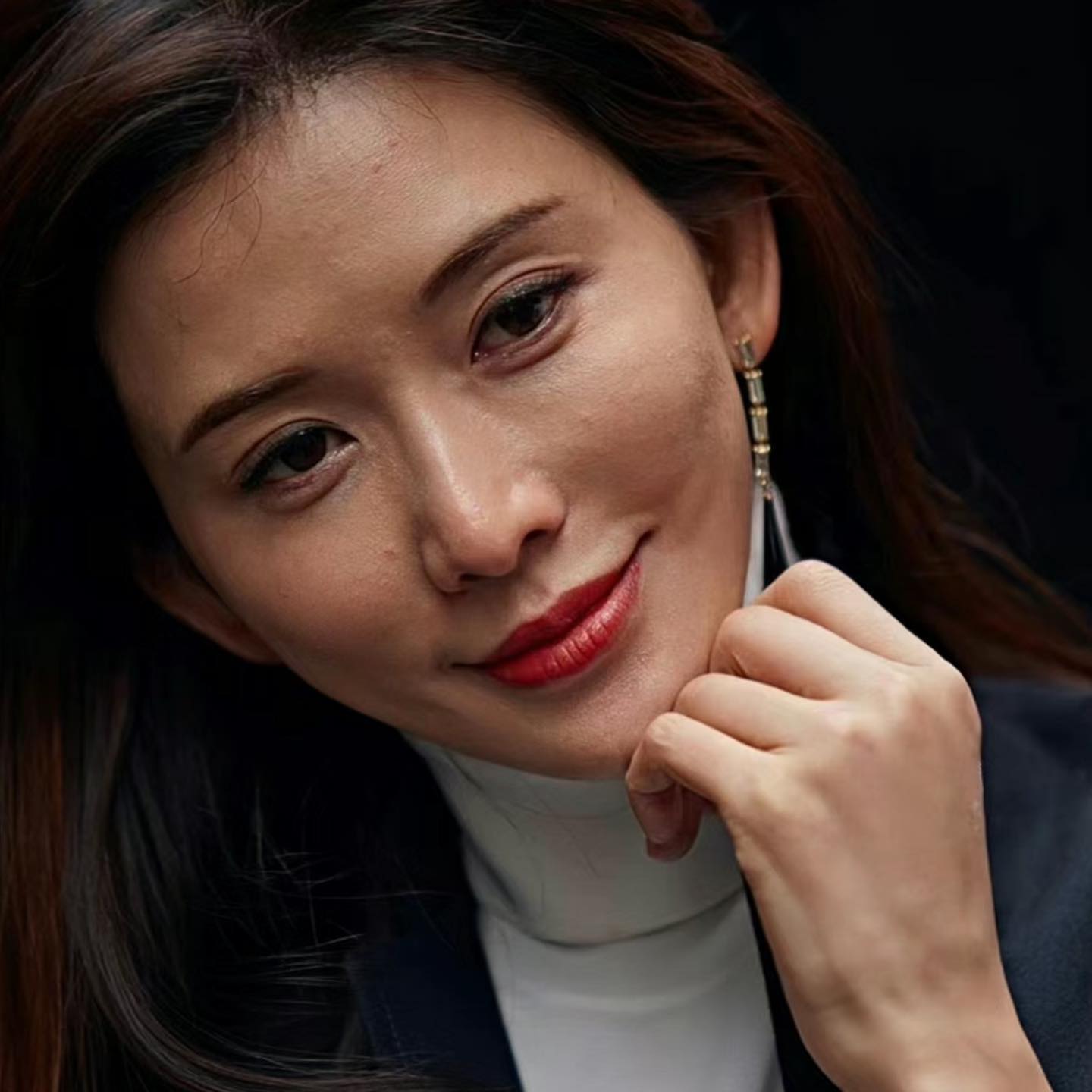 最近網上流出疑似林志玲在拍攝廣告的未修圖高清照片。