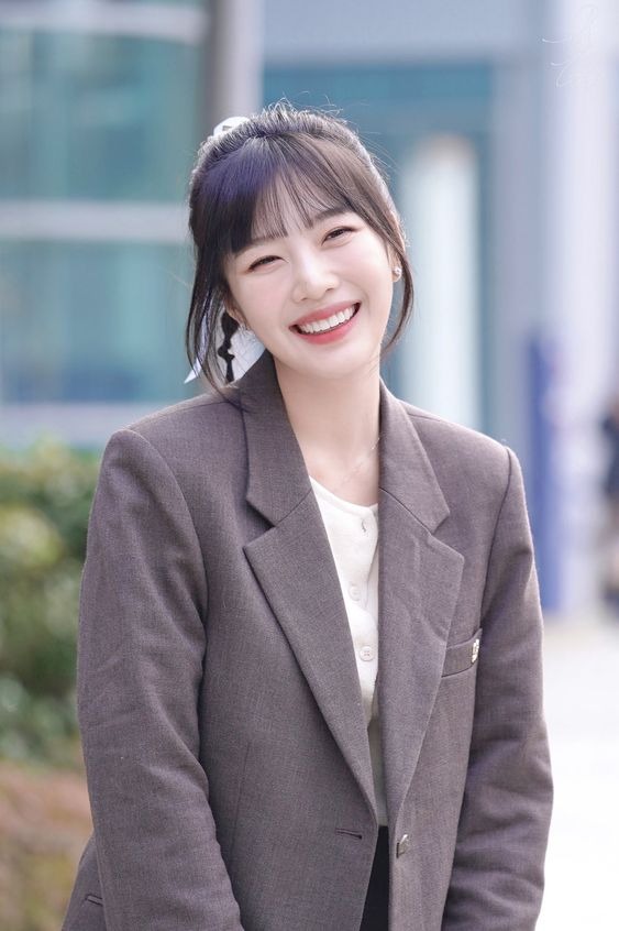 OL化妝細節：自然透薄妝感