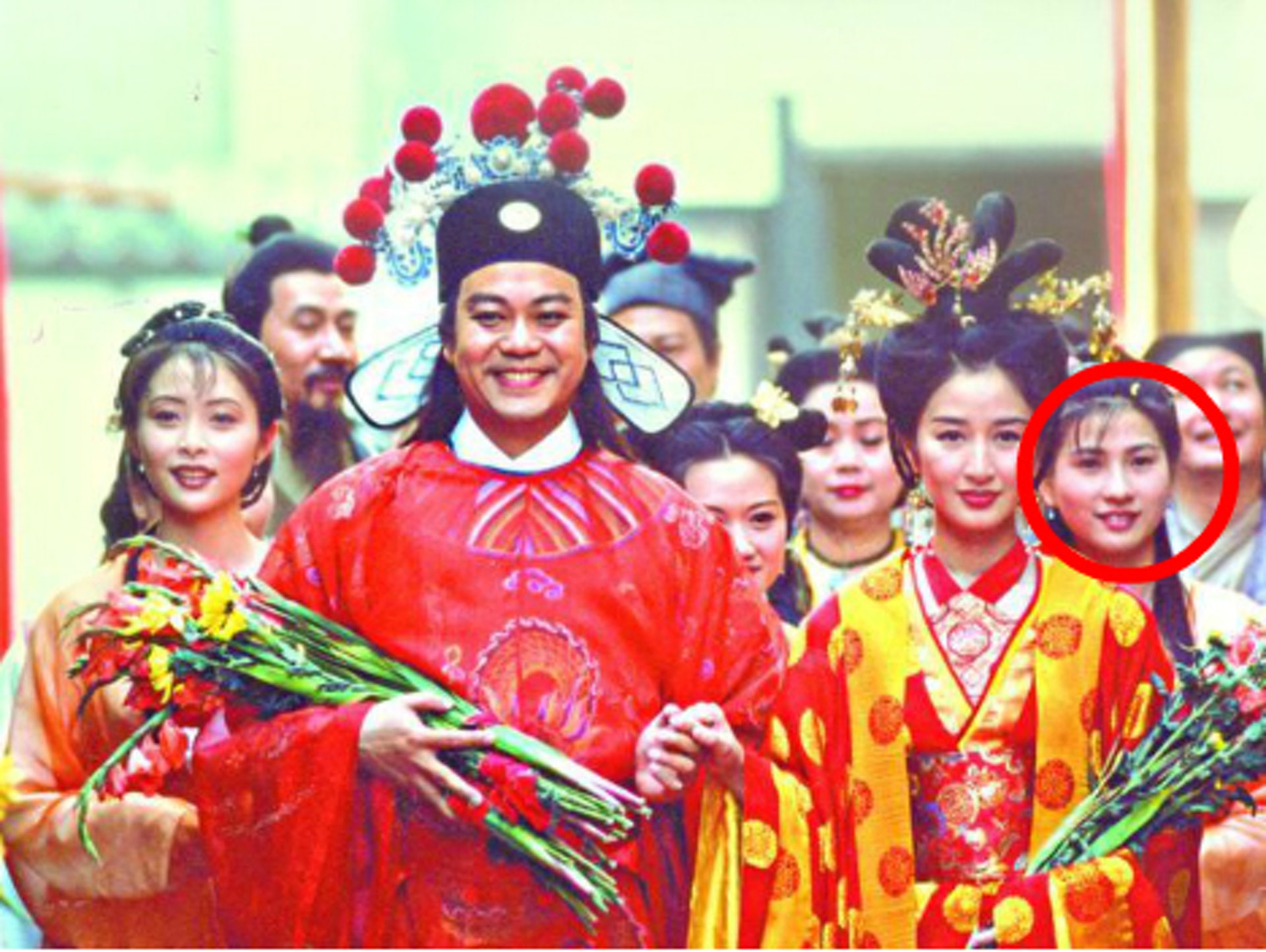 1997年,伍慧珊在《醉打金枝》中同湯盈盈一齊飾演昇平公主關詠荷的宮女。