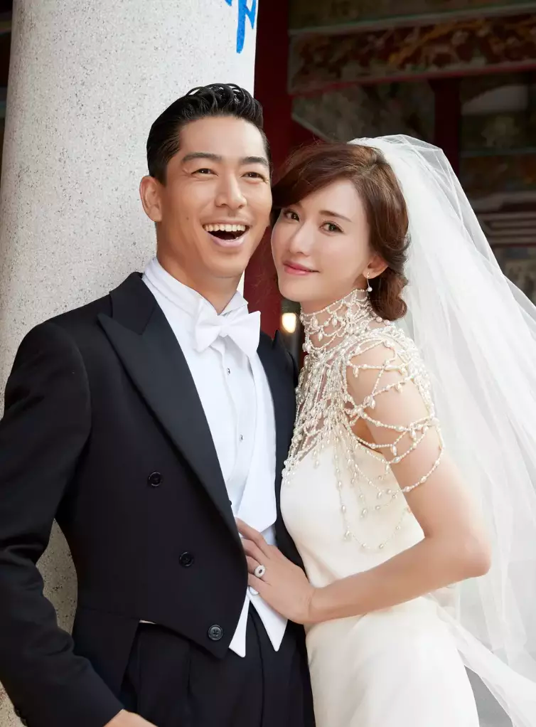 作為新人的兄弟姊妹團，關係一定非比尋常，而在這大日子裡當然亦會為新人準備一封人情。