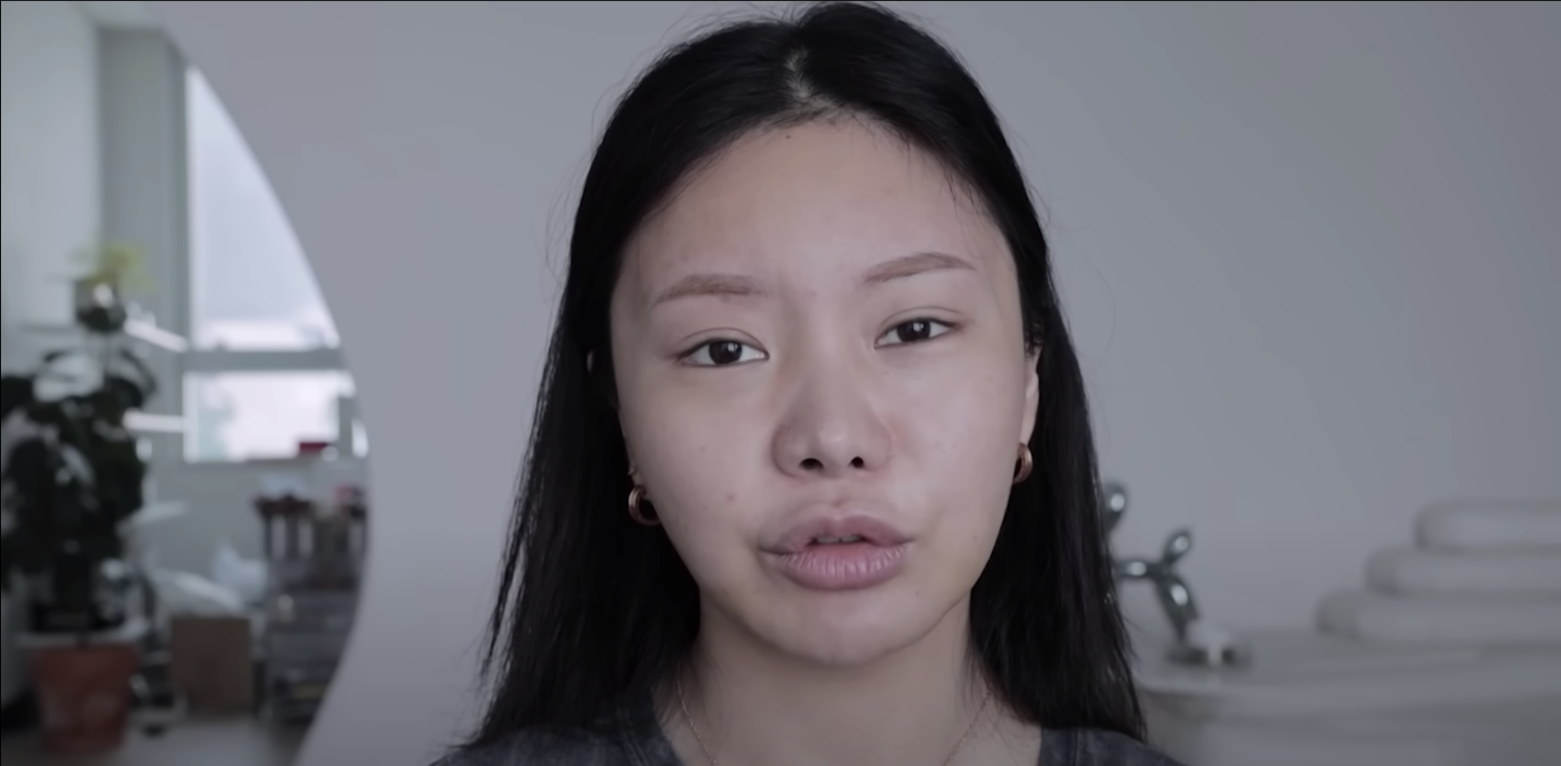 底妝要輕薄自然,不容易產生色塊。