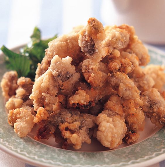 生痱滋很大一部分原因是因熱氣而引致,所以生痱滋期間應多吃綠色蔬菜、含有維他命C的生果。