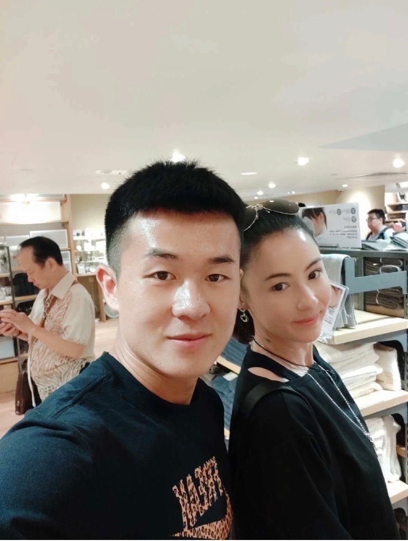 網民在沙田偶遇張柏芝,大讚對方毫無明星架子又靚女。