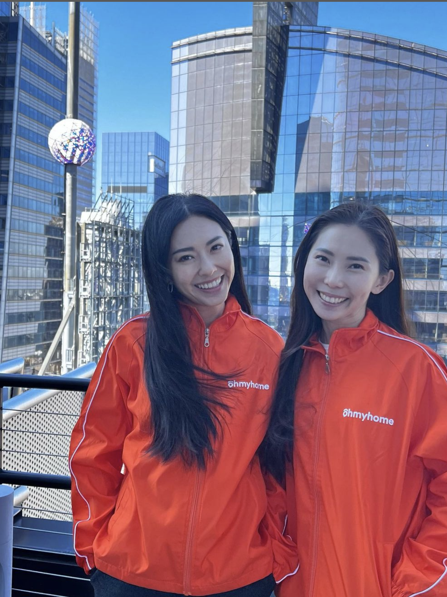 前女子組合2R成員黃婉佩(Race)與妹妹Rhonda創辦網上地產平台