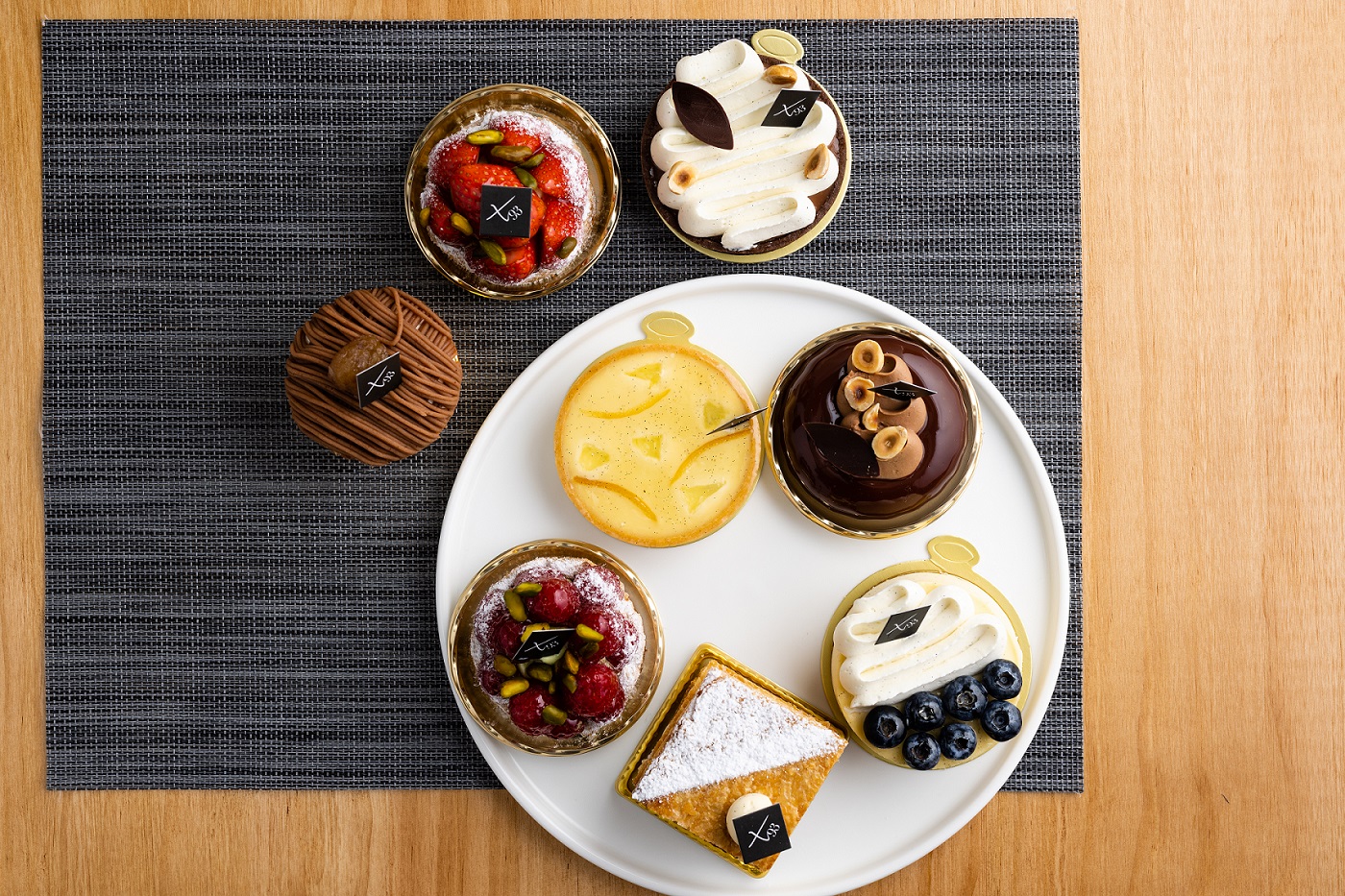 TOWN 93是全港唯一設糕餅店的非連鎖法式餐館，其法式甜點一向備受青睞