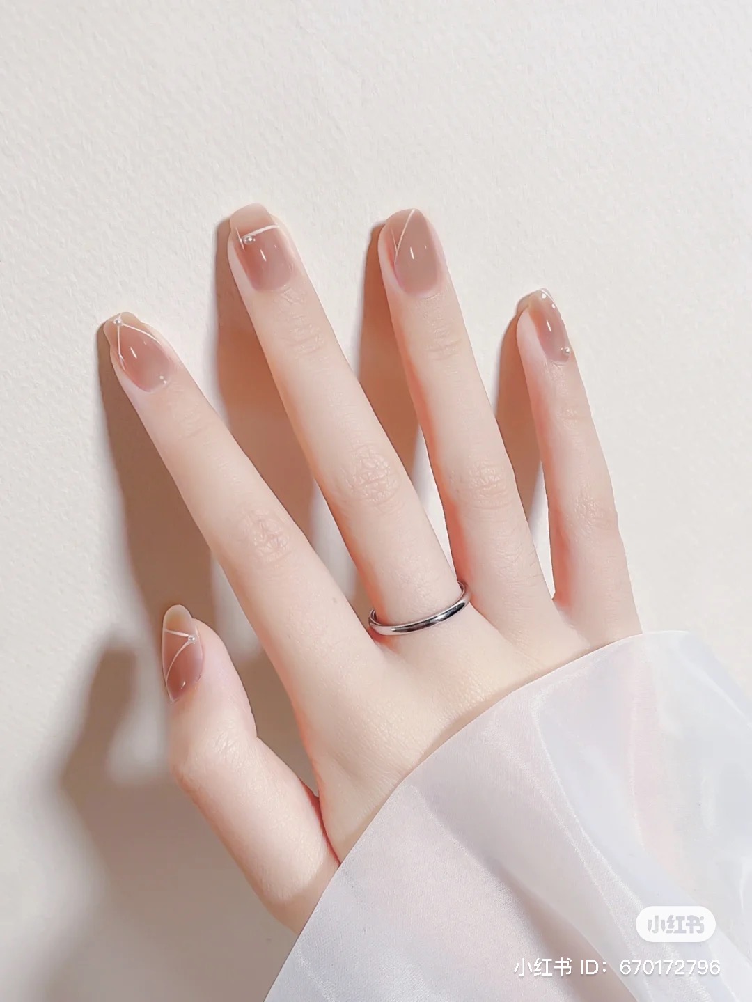 粉調的美甲能有顯白的效果