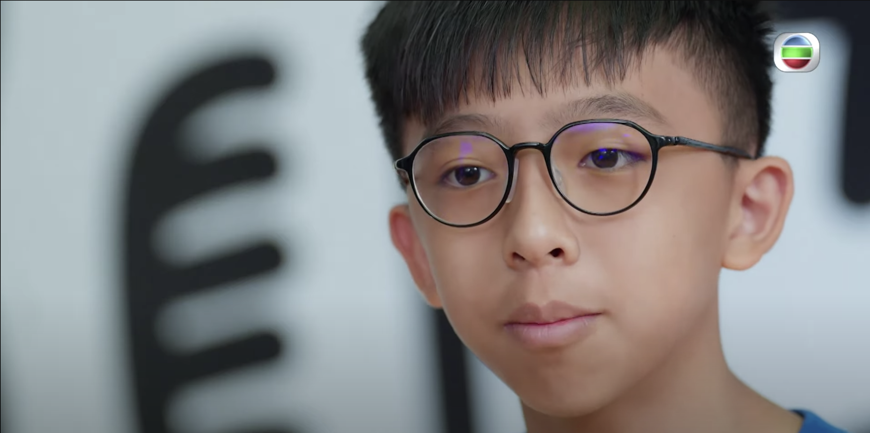 本是一個斯文小男生