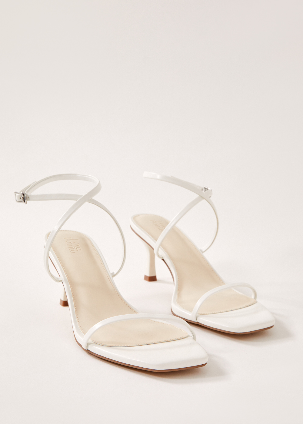 Love, Bonito近年主打OL市場,而其鞋履設計性價比高且易襯,十分適合小資女入手。