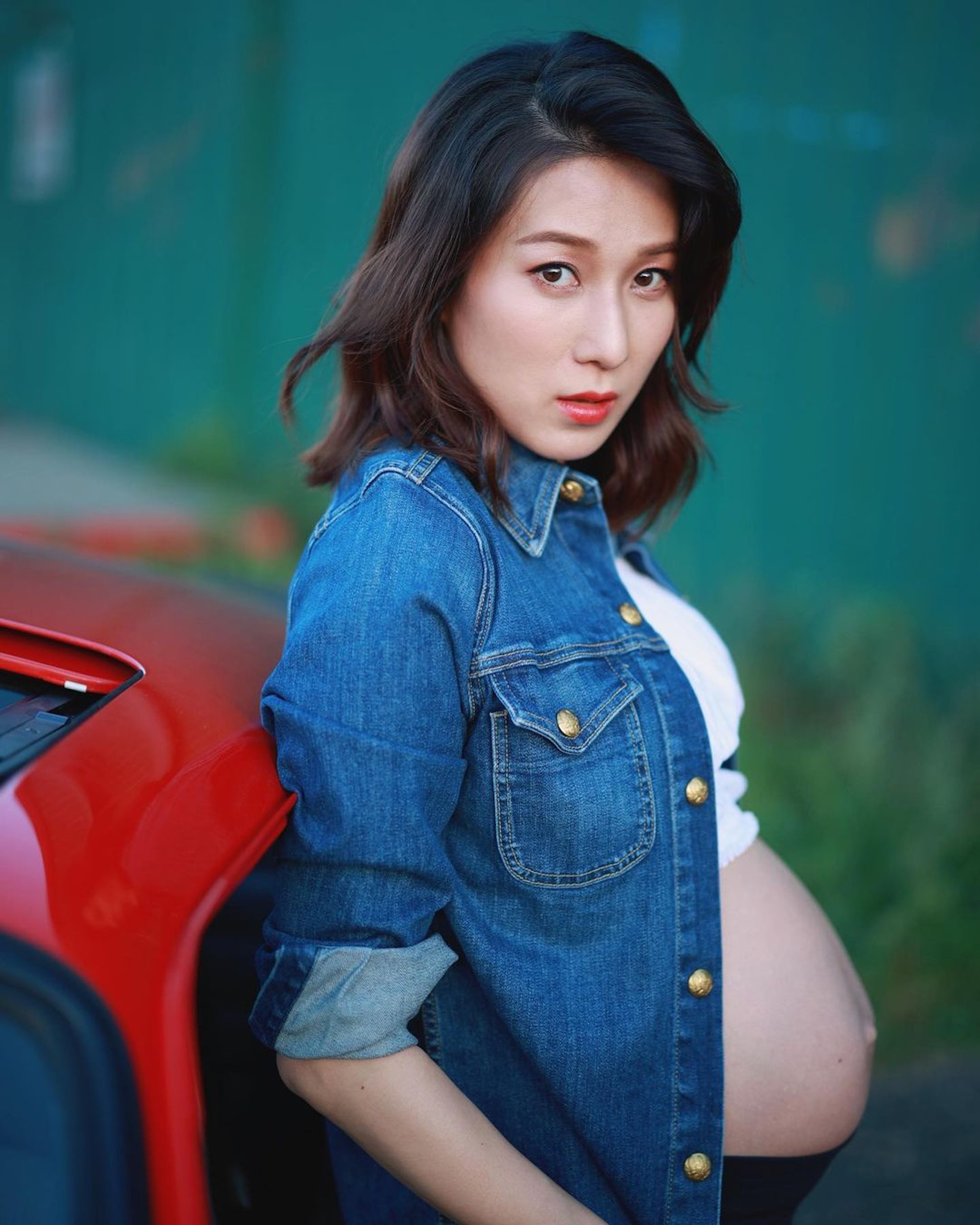 在未生小孩前，她以為會在冰冷的手術室內進行生產，需要勇氣、堅強。