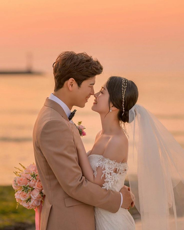 演藝圈裡其實也有不少晚婚的女星,亦有女星因短時間內草率結婚,最後落得離婚下場。