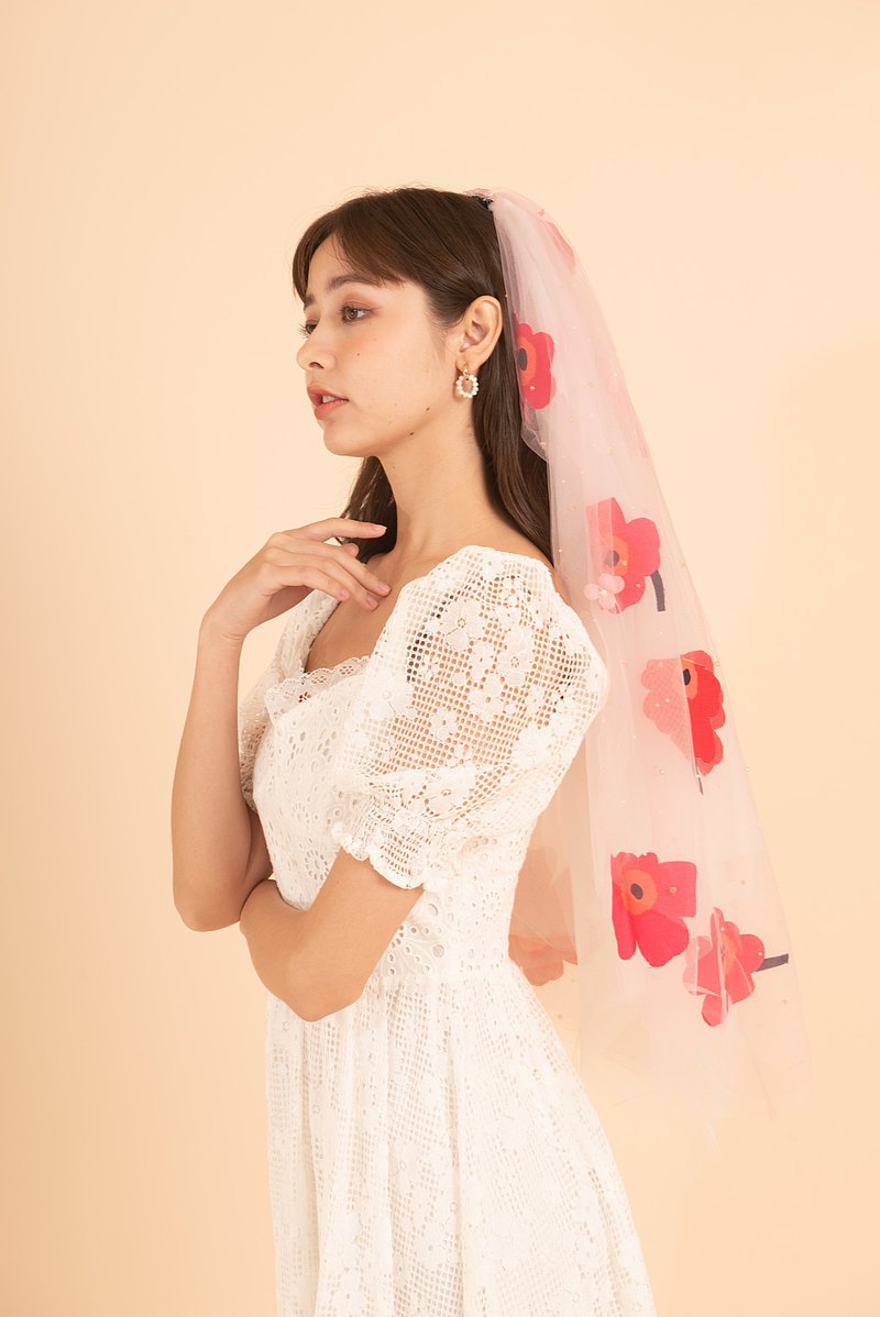 Marimekko聯乘新娘頭紗非常有特色。