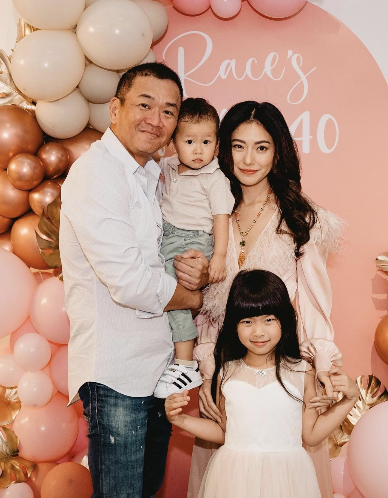 二人婚後第二年便誕下女兒Cara,2021年時再誕下兒子Dayton。