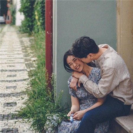 兩個人在一起的意義是彼此鼓勵和支持，一起並肩去對抗這個世界，而不是成為彼此的枷鎖。