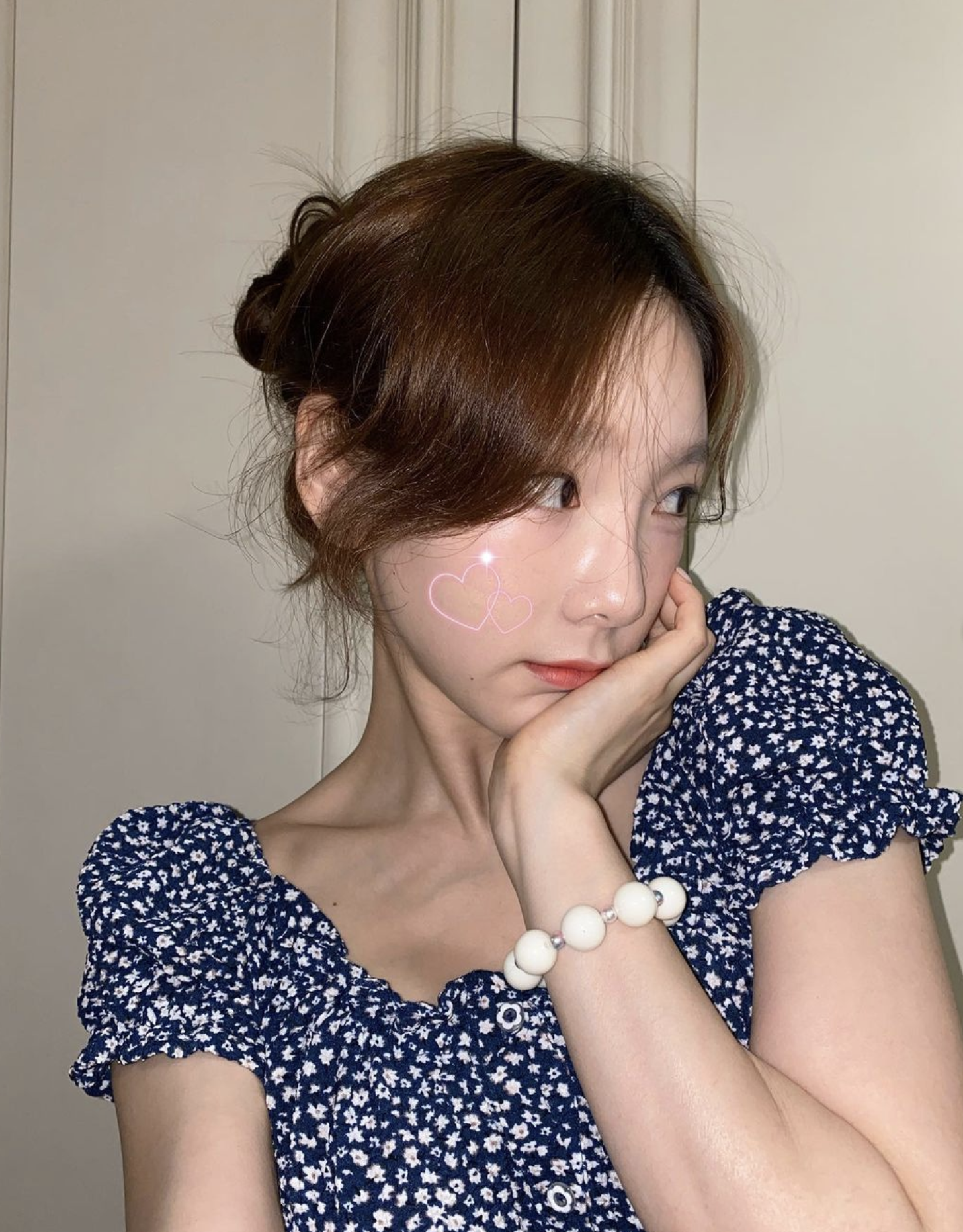 八字瀏海特別適合額頭高、顴骨寬、面圓的女生。