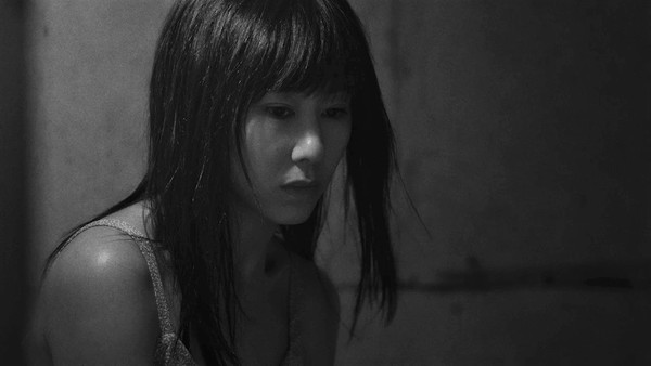 為了加強戲劇感，劇中還加插了不少屠敏少女時代的畫面，胡定欣用精湛的演技表達出內心的煎熬和絕望狀態，盡顯視后功架。