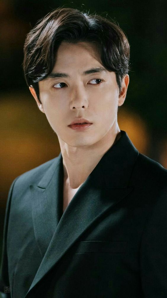 天蠍男喜歡上你會開始變得熱情，對你獨有的好和充滿佔有慾。