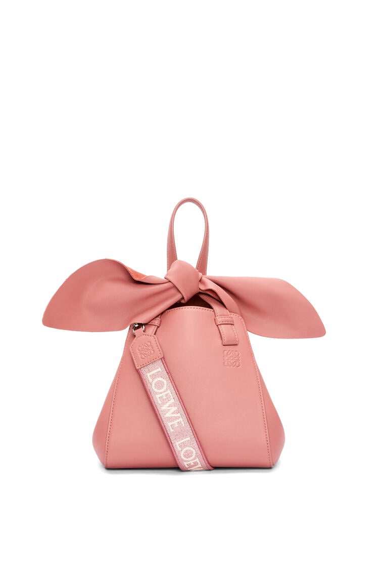 Loewe推出了兔年限定系列商品。