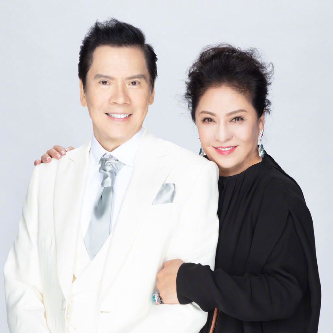 向太早年從台灣到香港工作,23歲時嫁給香港演員向華強。