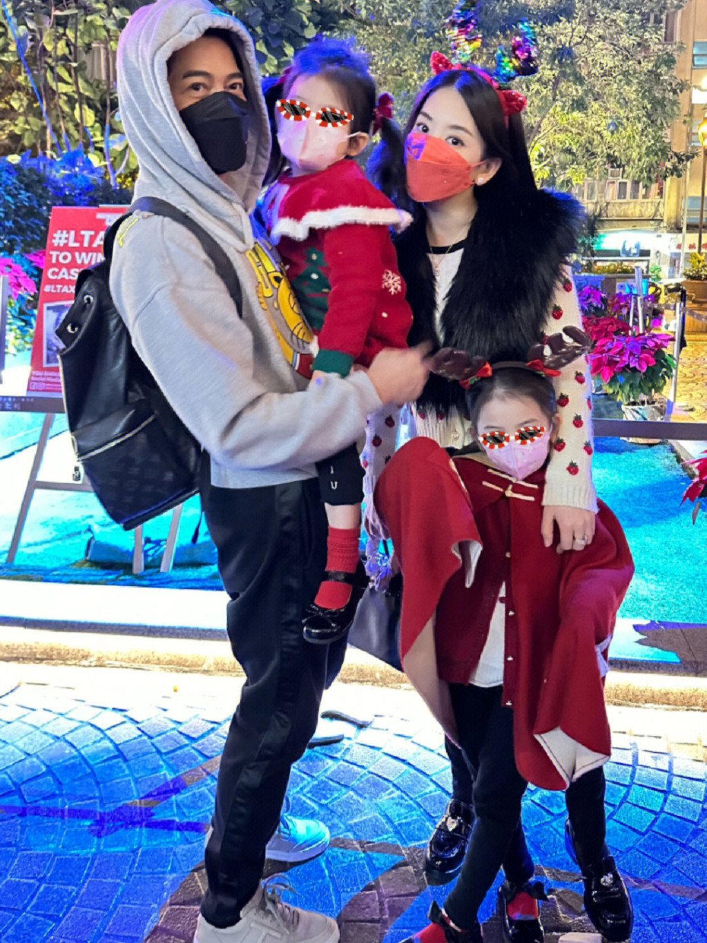 郭富城聖誕節帶妻女睇燈飾。