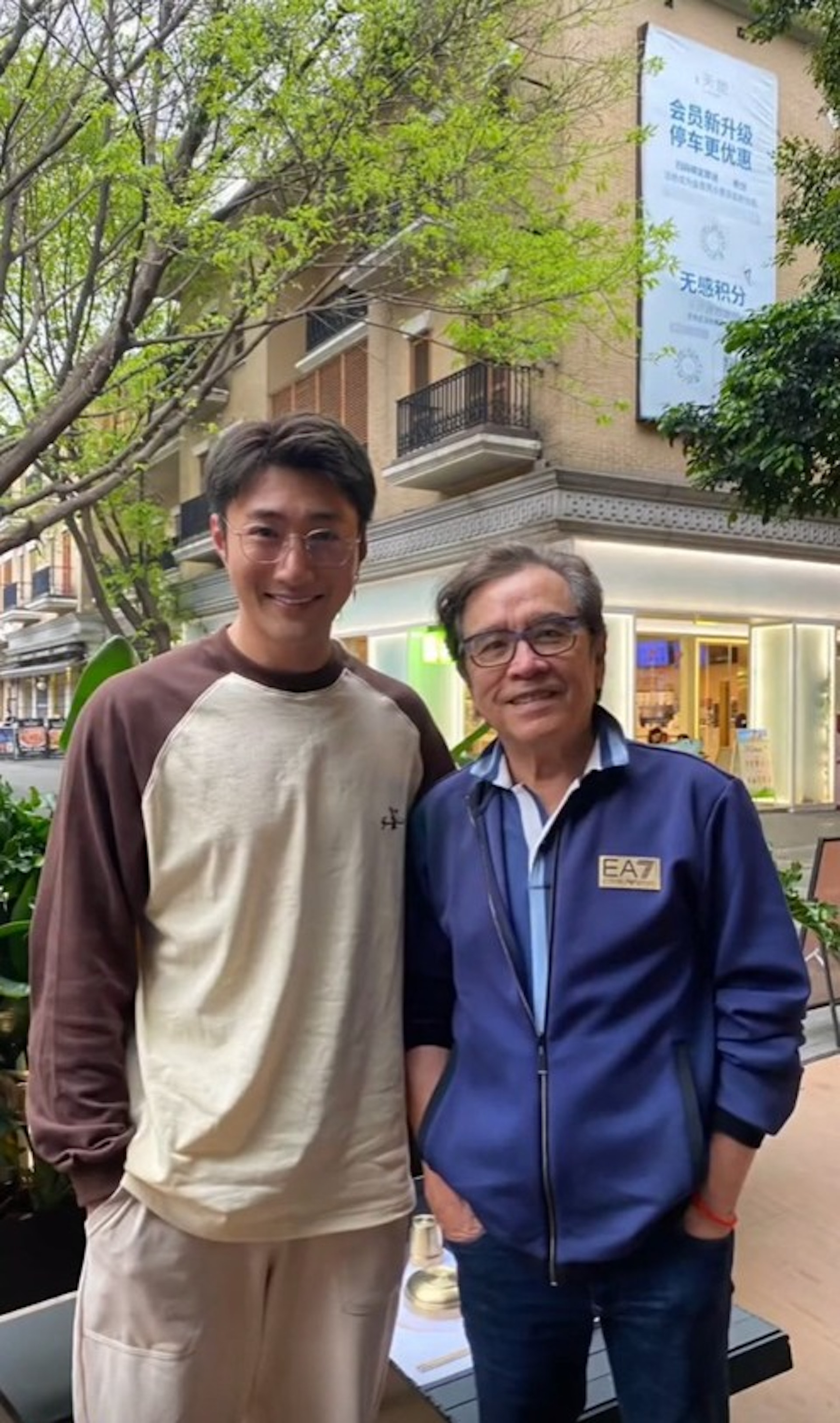 蔡淇俊最近在廣東佛山偶遇姜大衛。