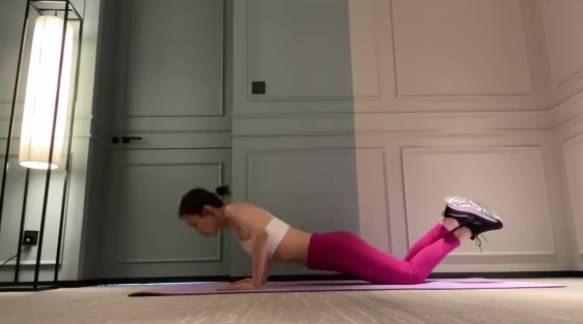 佘詩曼堅持每日做運動。