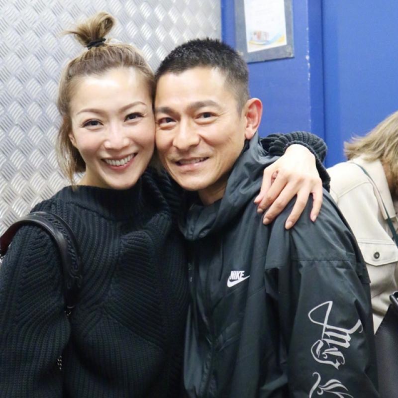 鄭秀文奪得影后後，在後台感謝劉德華。