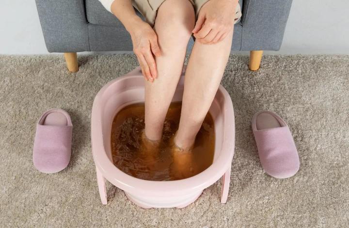 泡腳。
