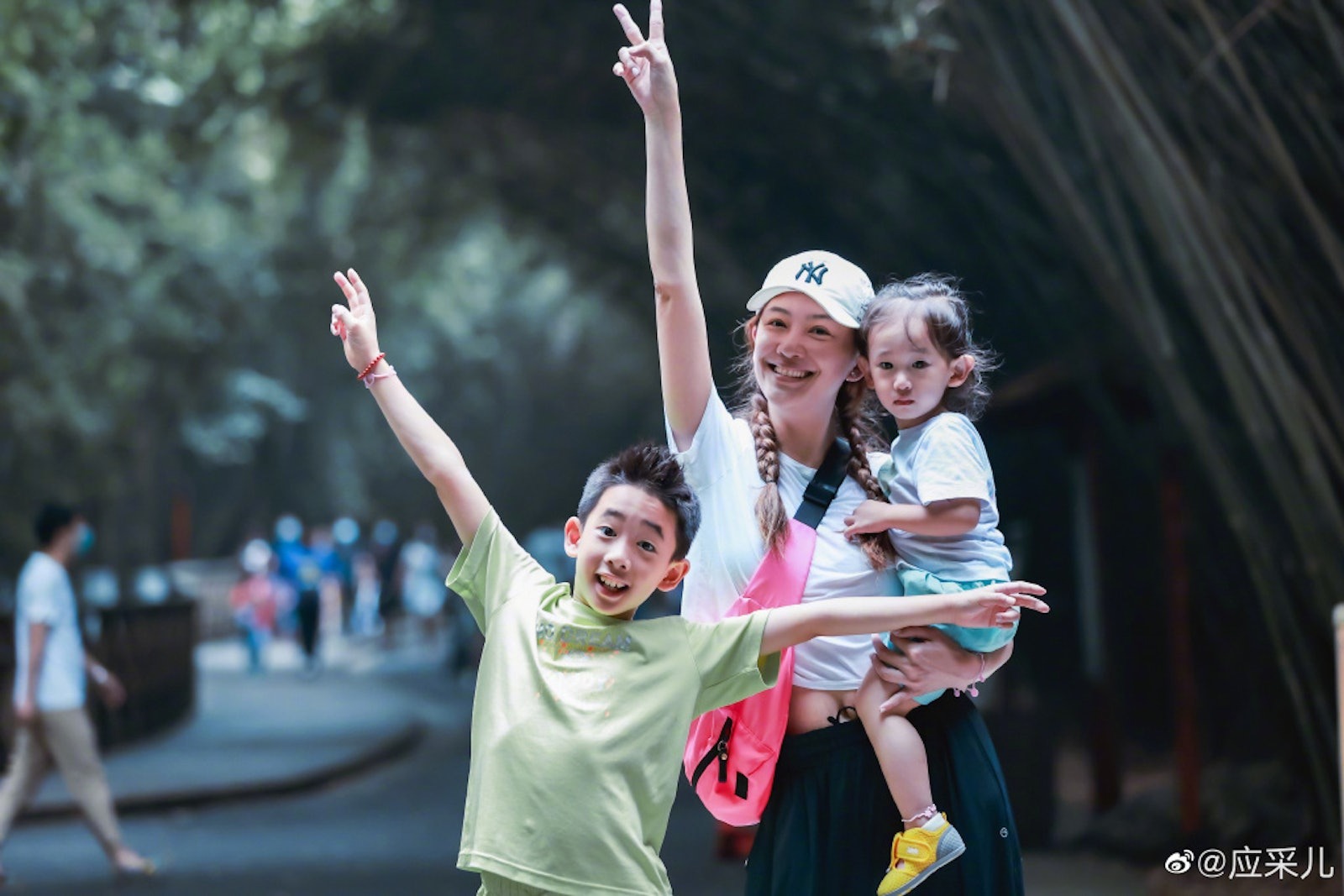 陳小春與老婆應采兒結婚13年育有兩子