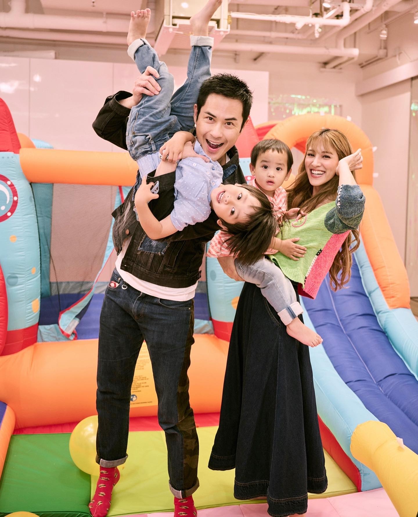 鄭嘉穎則指:「我覺得可以拍《史密夫決戰史密妻》 (Mr. & Mrs. Smith)類似嘅題材。」