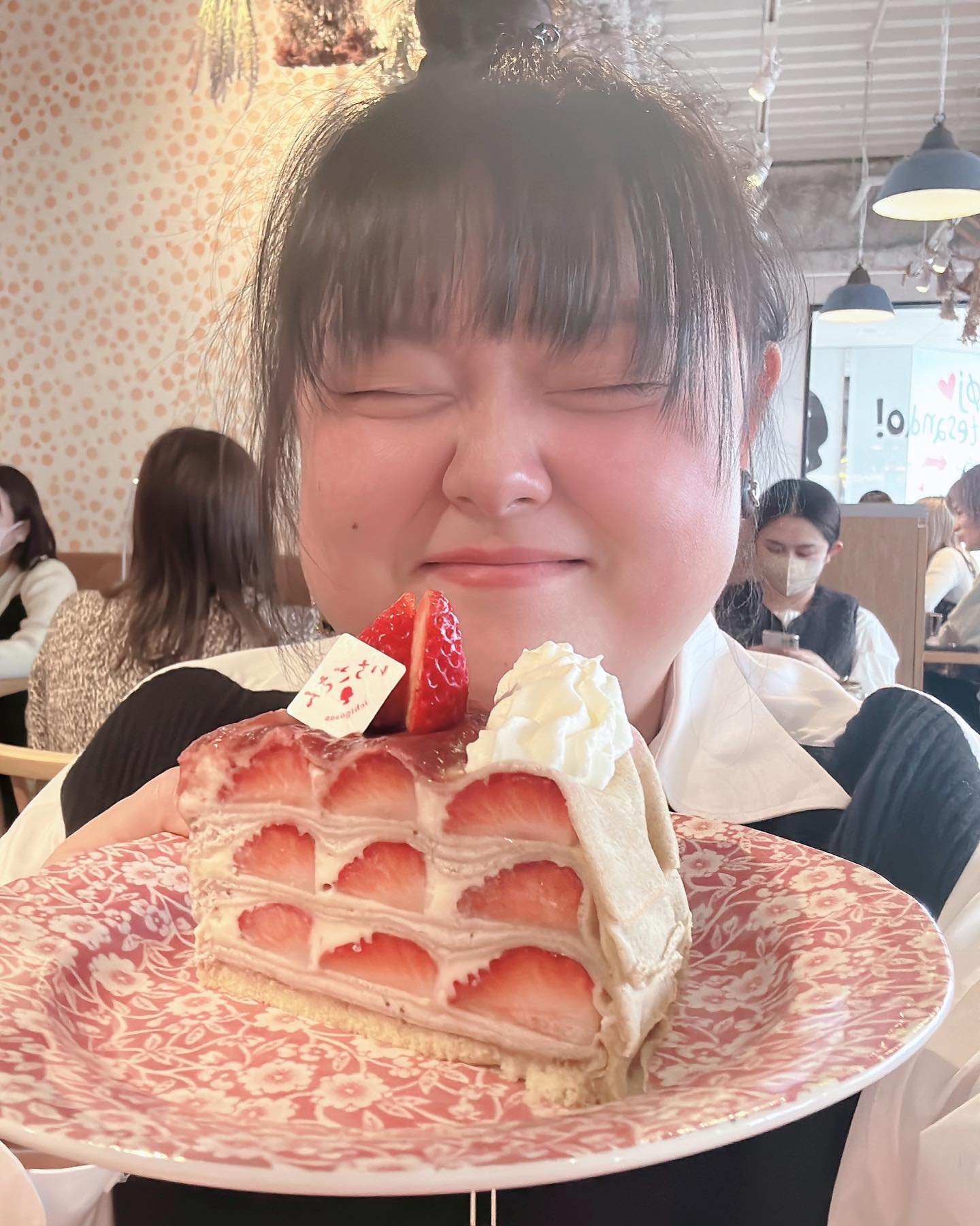 細細粒靠「食」走紅。