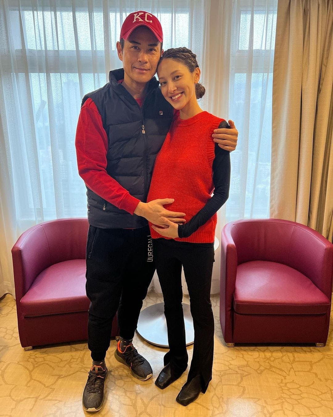 當嘉穎被問到有沒有覺得Grace的演技有進步時,他不假思索佢回答:「無!」