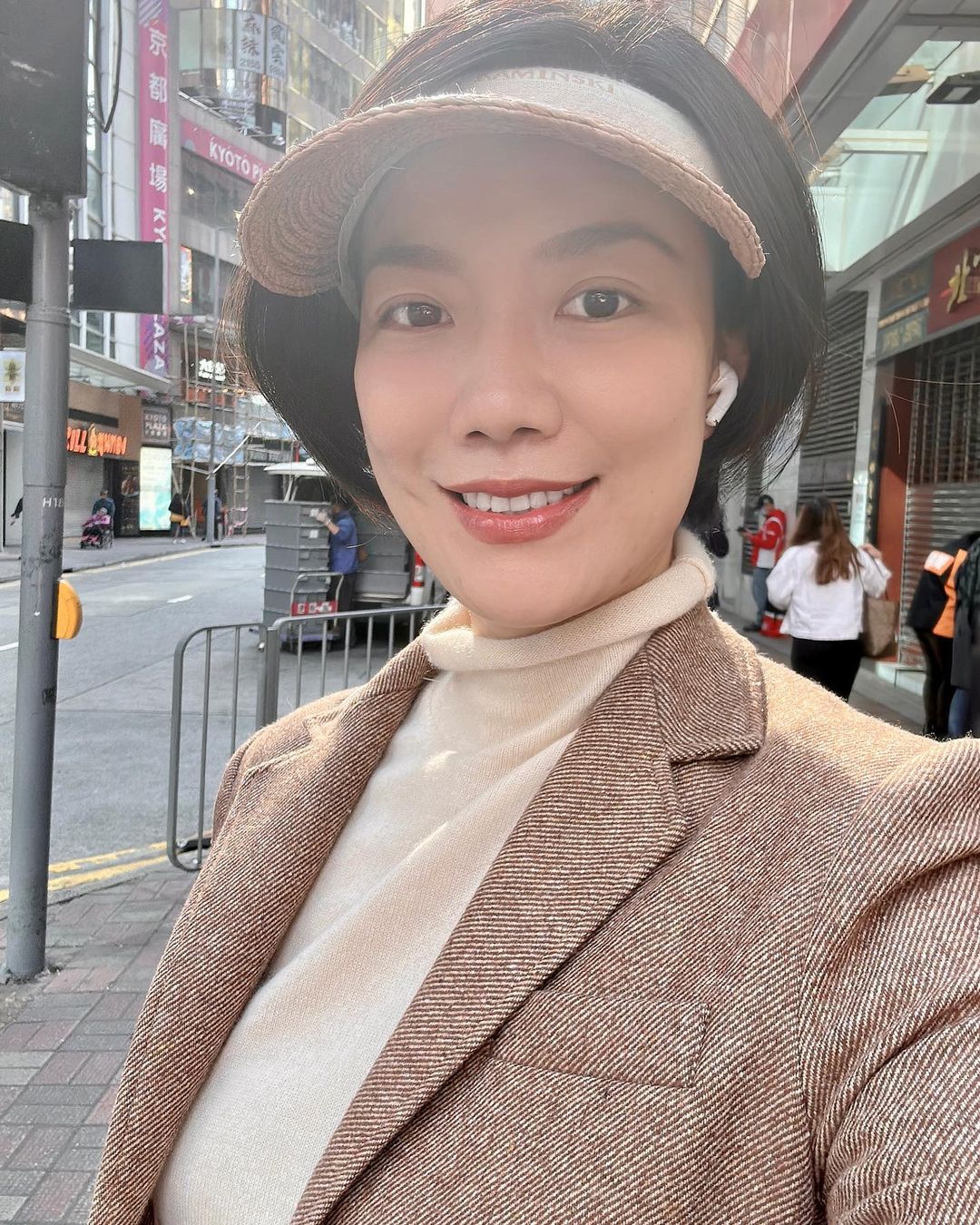 「小龍女」龍婷旺角街頭唱出名堂