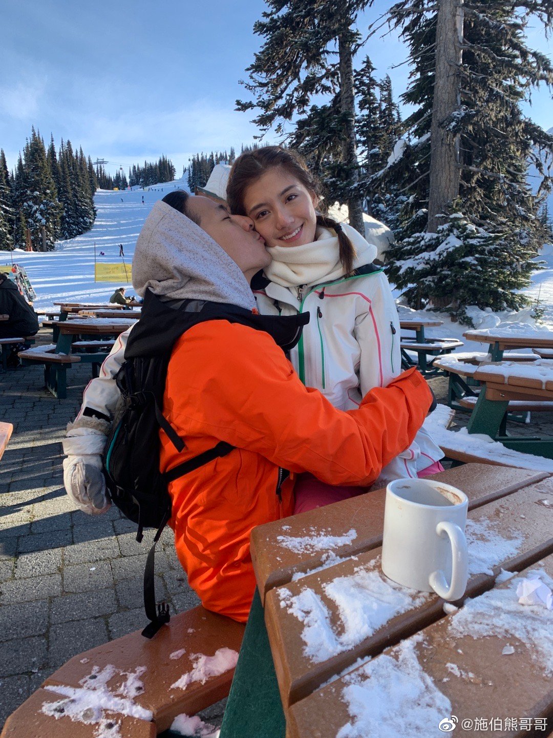 吳千語與施伯雄愛得甜蜜。