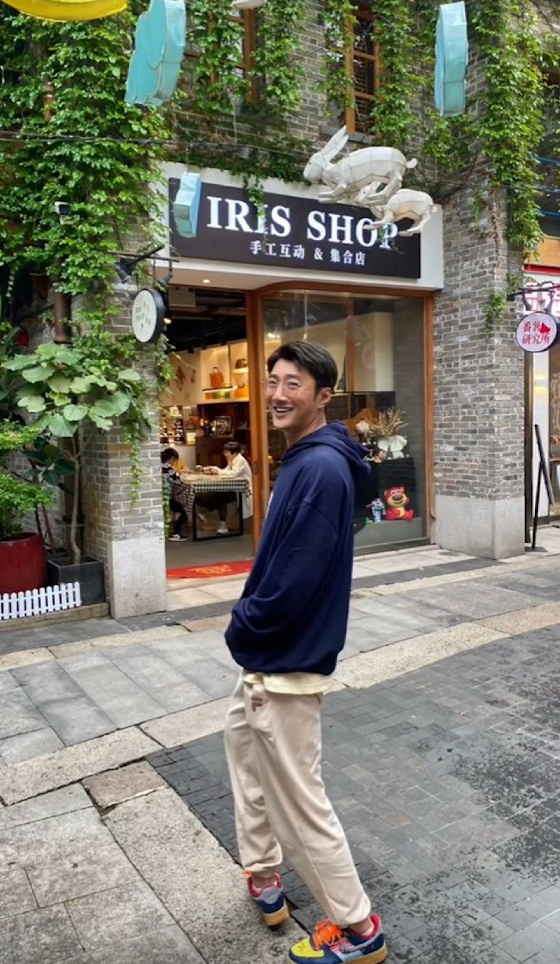 蔡淇俊依然高大靚仔。